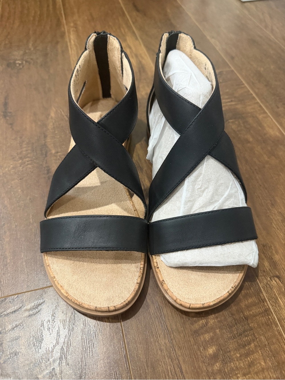 Naturalizer Cindi - Black Crisscross Back-Zip Sandals Size 8W